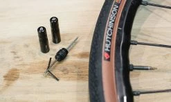Kit De Réparation Tubeless Hutchinson - Outils Et Mèches 1.5+3mm -Frein de vélo Soldes kit reparation tubeless avec meches hutchinson 3 494x294 85a49673 7d7f 4f45 a4d5 61f0f45e61e0