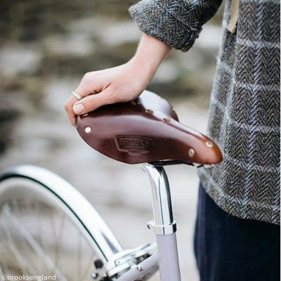 Selle Vélo Cuir Brooks B17 Short Standard Classic Pour Femme 7 Selle Vélo Cuir Brooks B17 Short Standard Classic Pour Femme – Image 5